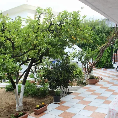 Village הרסוניסוס