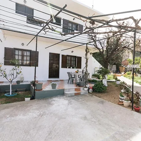 דירה Village
